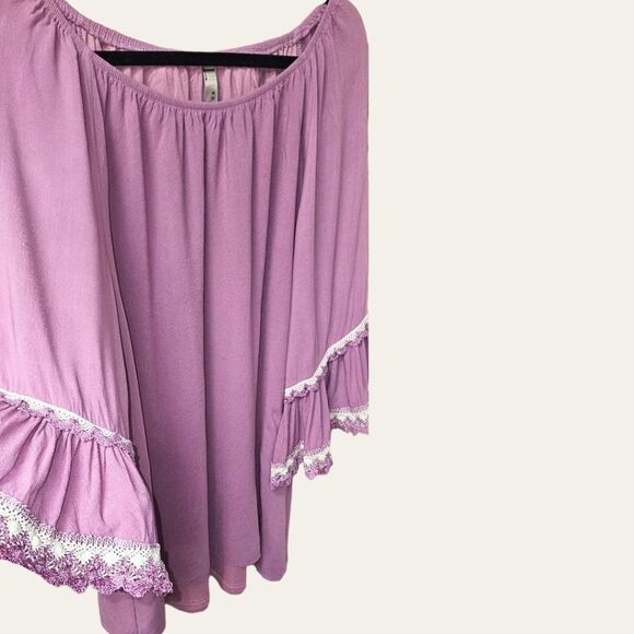 LIKE NEW ENTRO Women's Lilac Color Lace Bell Sleeve Top - Picture 5 of 14